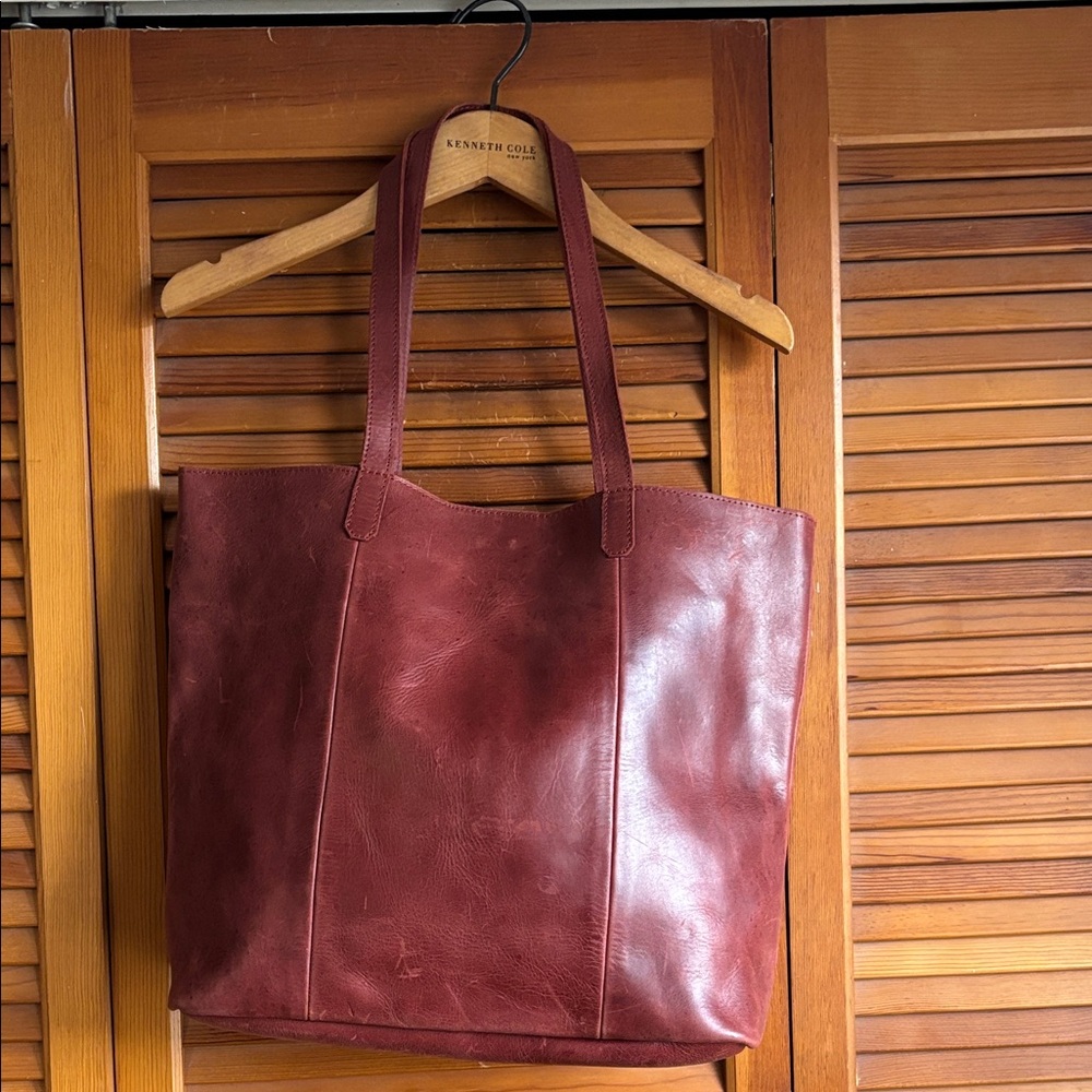 ENTOTO BETH ARTISAN
Sosi Burgundy Distressed Leather Tote Bag - Picture 2 of 11